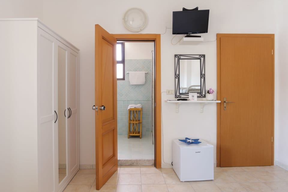 Minibar, in-room safe, desk, cribs/infant beds