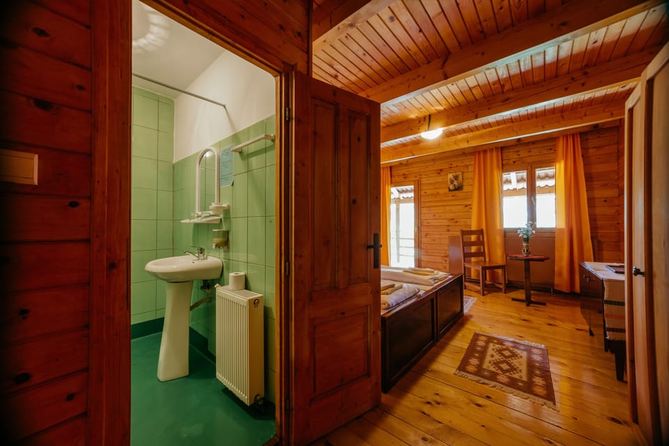 Standard Double or Twin Room, 1 Double Bed | Bathroom | Deep soaking tub, free toiletries, towels