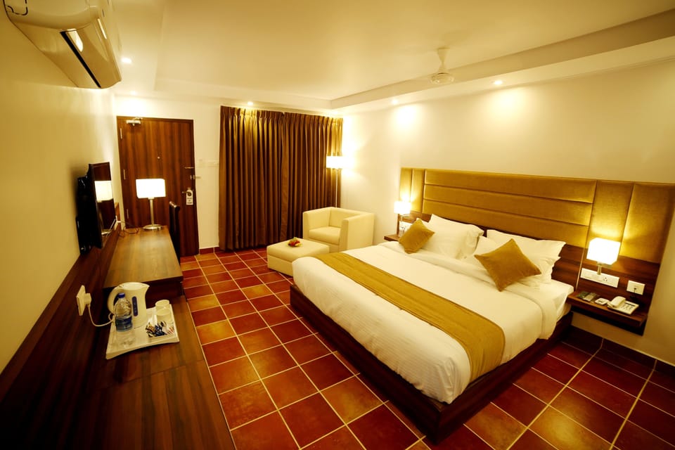 Luxury Villa | Minibar, desk, iron/ironing board, rollaway beds