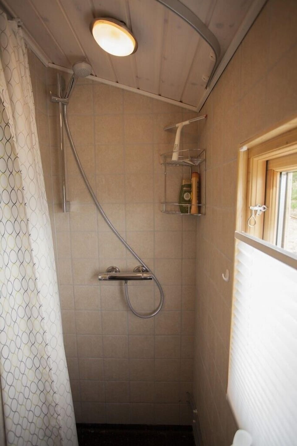 Cabin | Bathroom shower