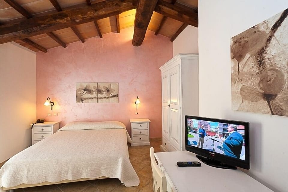 Superior Room | In-room safe, blackout drapes, free WiFi, bed sheets