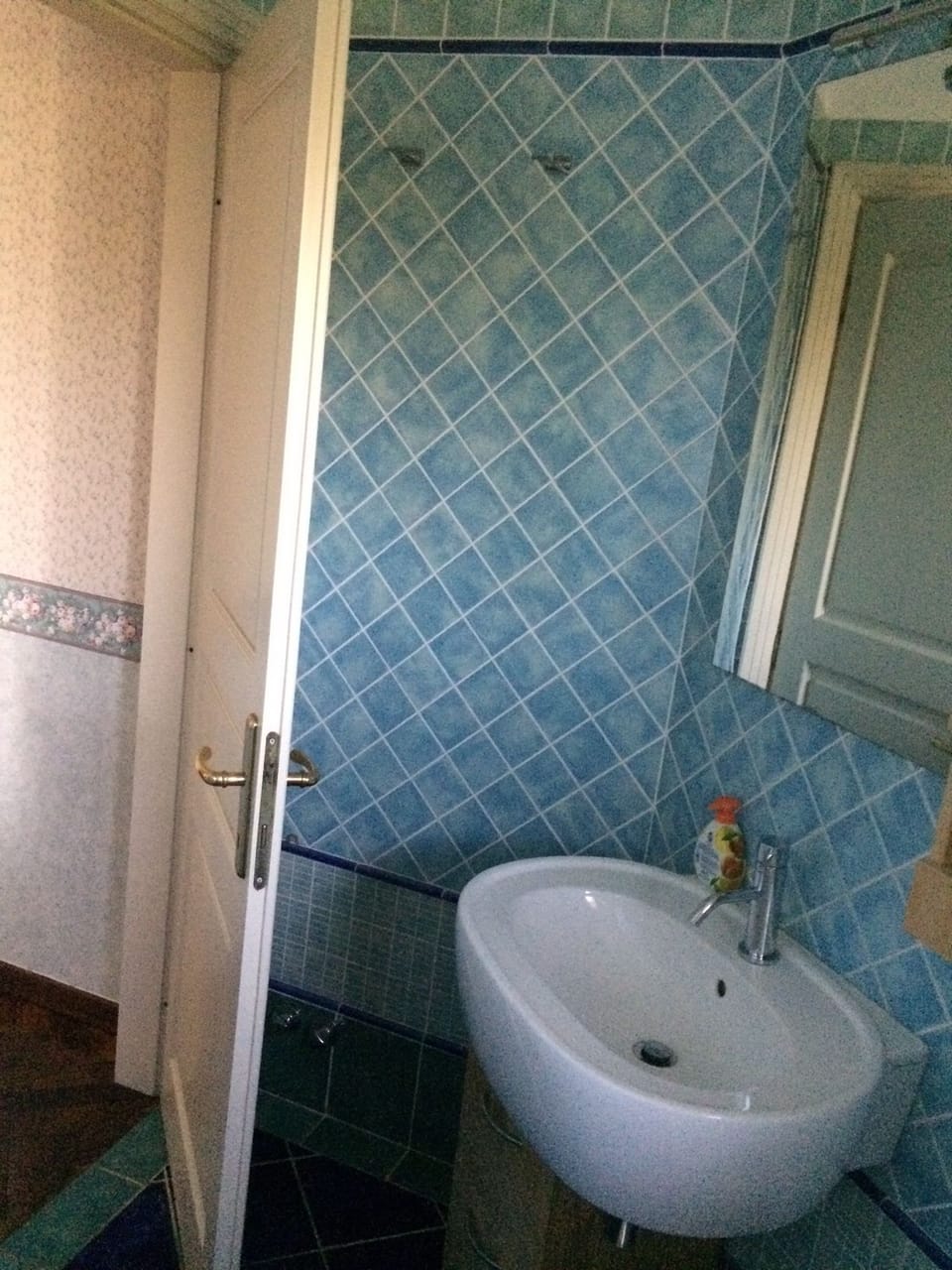 Suite | Bathroom | Hair dryer, towels