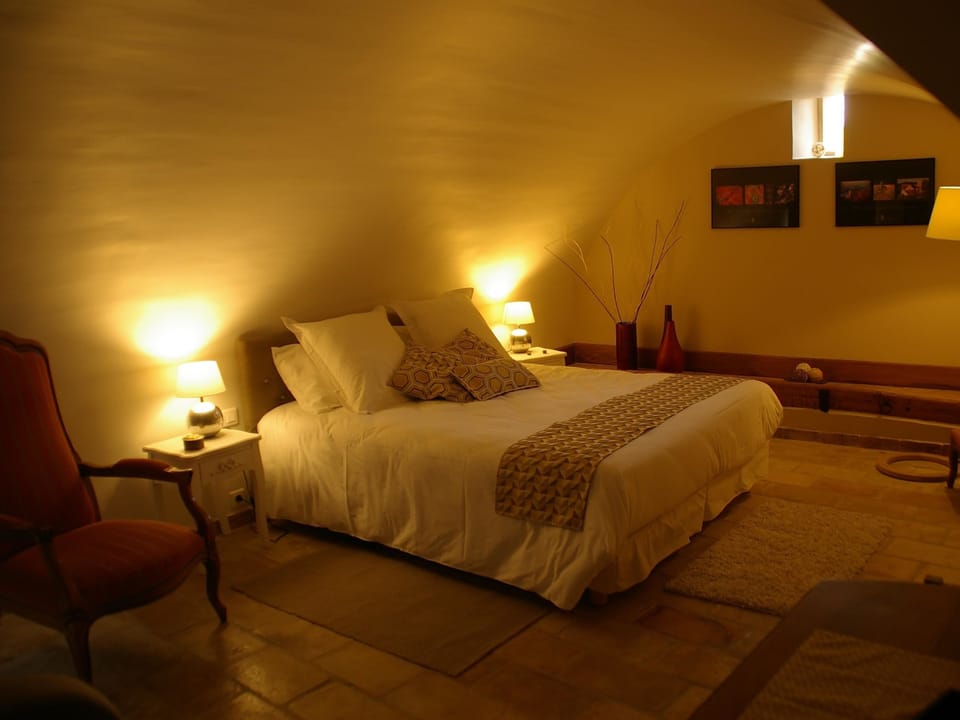 Comfort Triple Room, Ensuite, Garden View (Ninon) | Memory foam beds, individually decorated, individually furnished