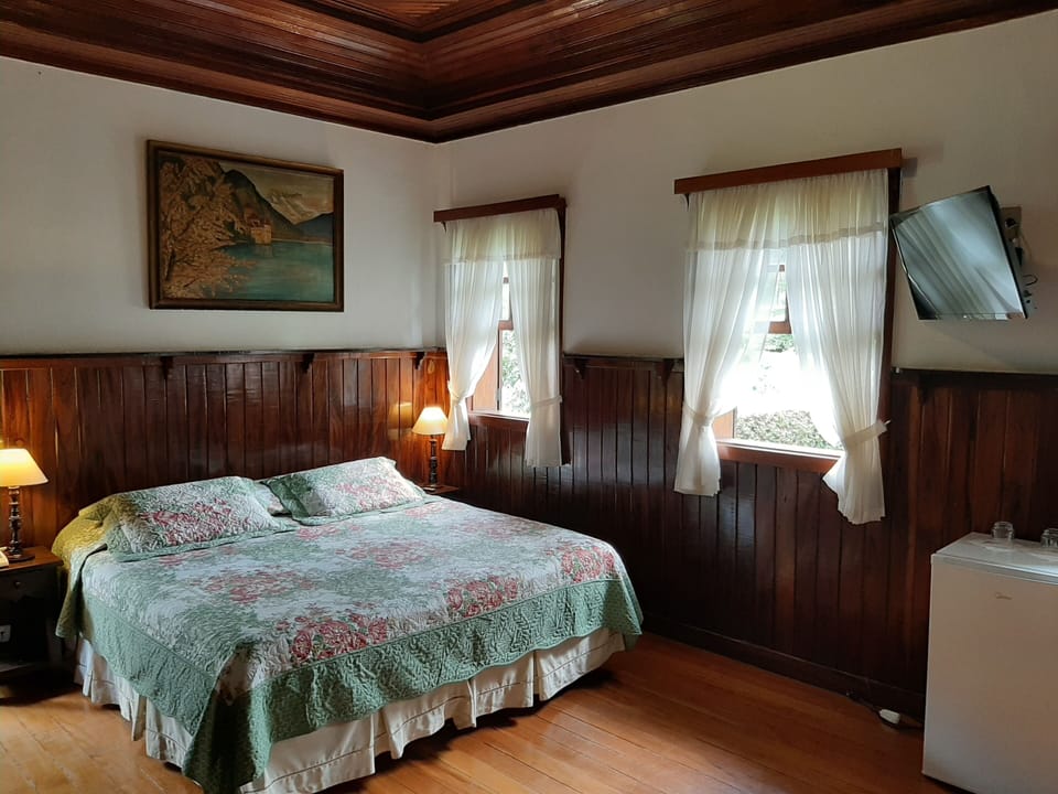 Family Chalet | Minibar, free cribs/infant beds, free WiFi