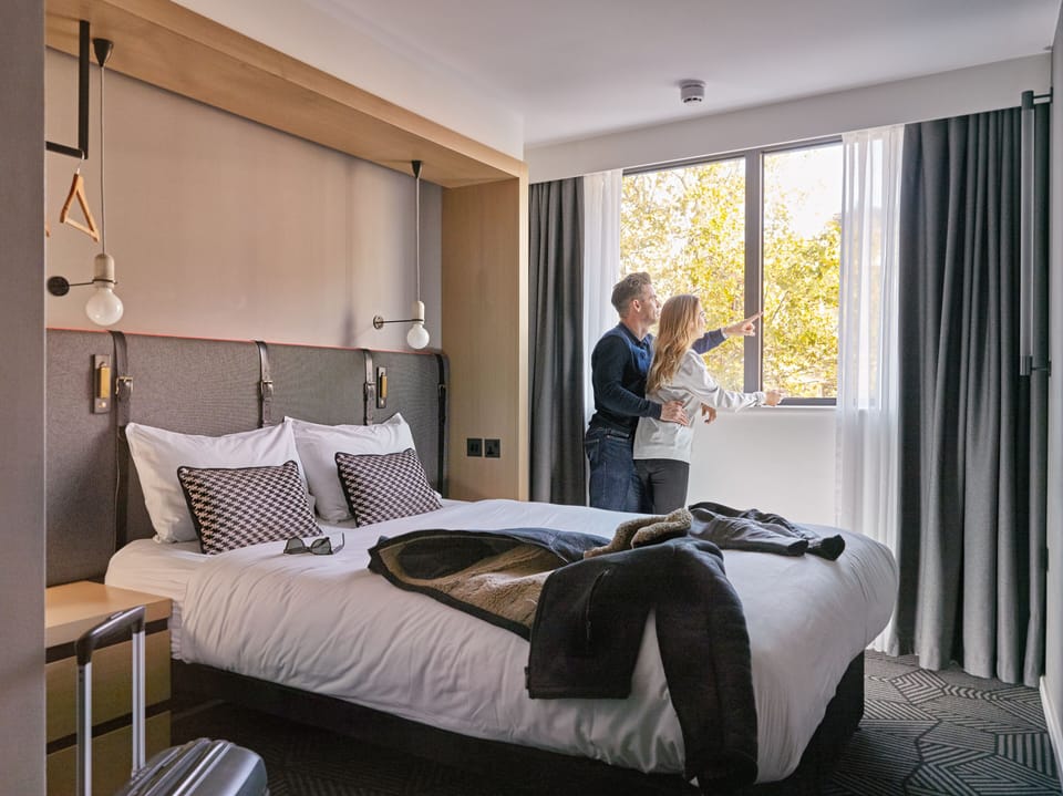 Cozy Comfort With a Little Extra Space | Soundproofing, free WiFi, bed sheets, wheelchair access