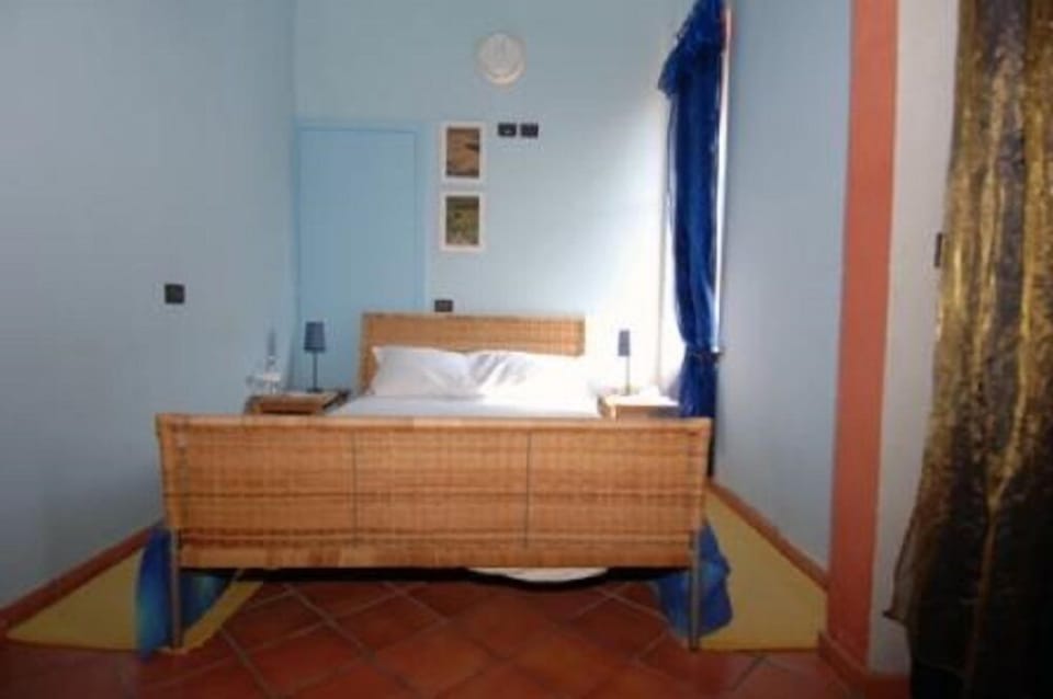 Basic Double Room | Premium bedding, desk, free cribs/infant beds, free WiFi