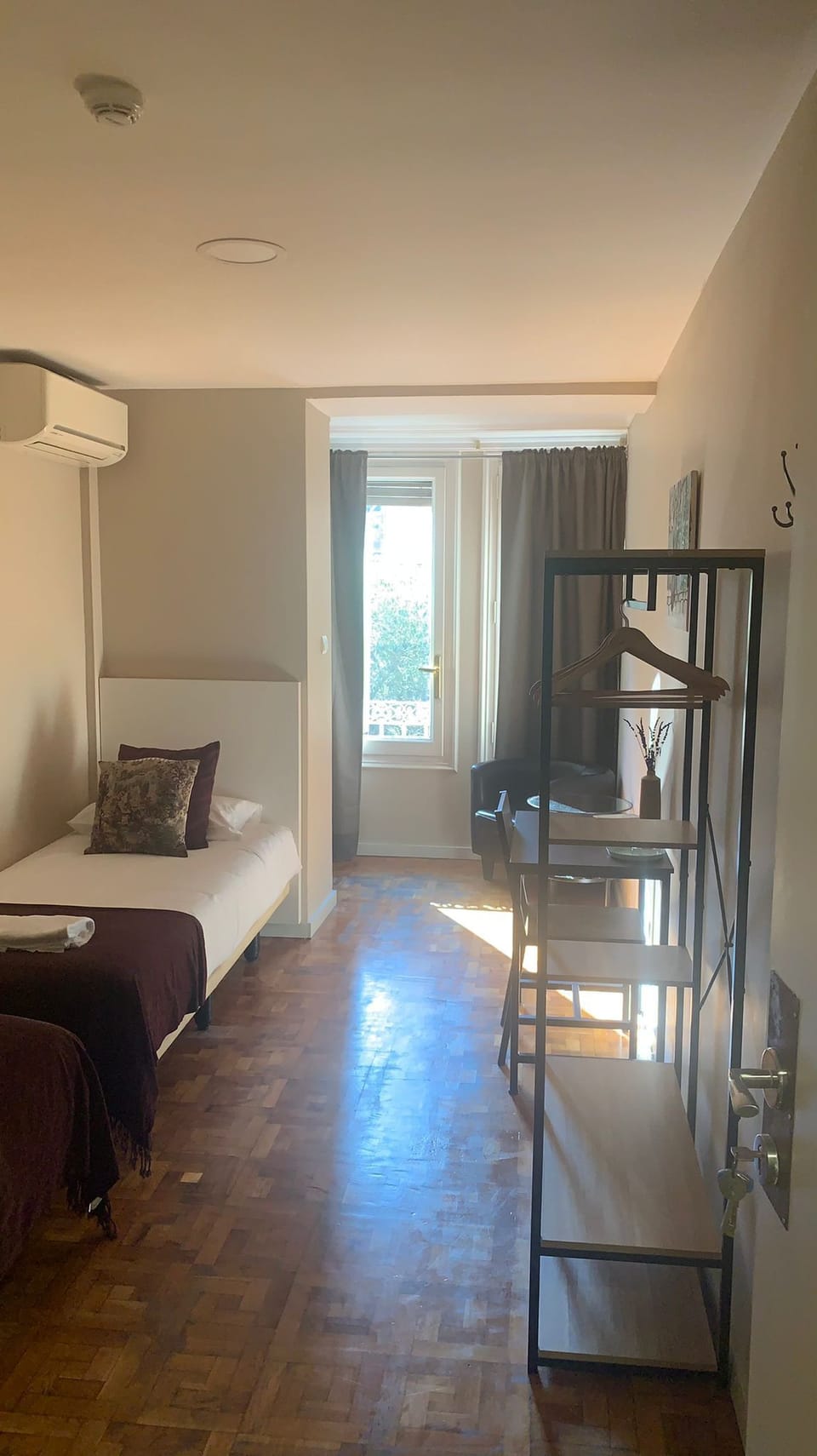 Twin Room, Shared Bathroom | Desk, free WiFi, bed sheets