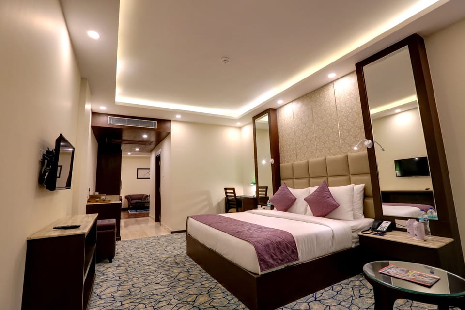 Premium bedding, minibar, in-room safe, desk