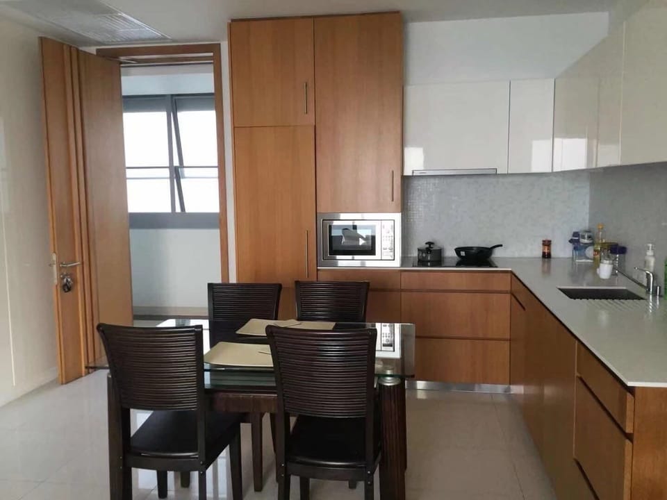 1-Bedroom Suite | Room service - dining
