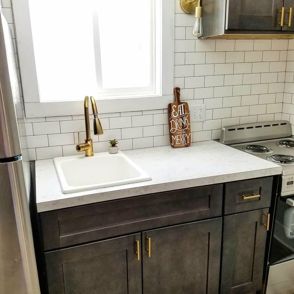 Suite, 1 Bedroom, Kitchenette | Private kitchenette | Shared fridge, microwave