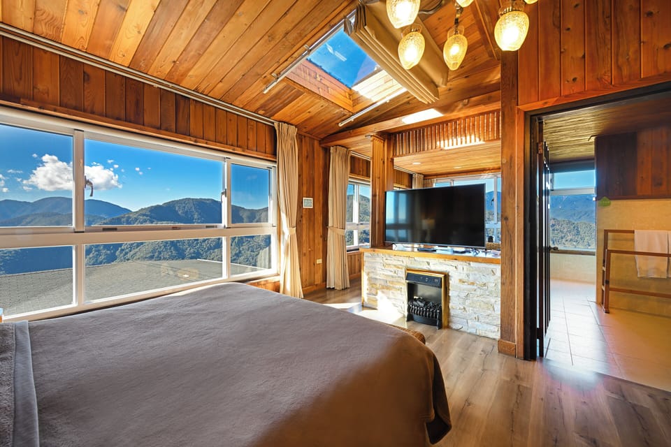 Classic Double Room, Mountain View | 1 bedroom, blackout drapes, soundproofing, bed sheets