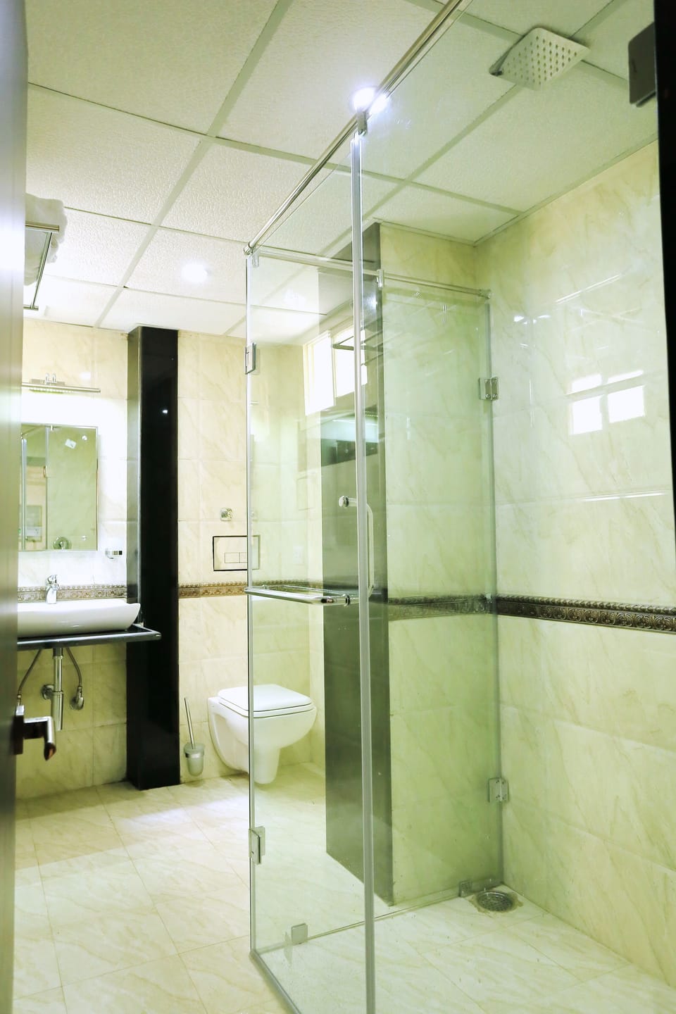 Standard Room | Bathroom | Shower, rainfall showerhead, free toiletries, slippers