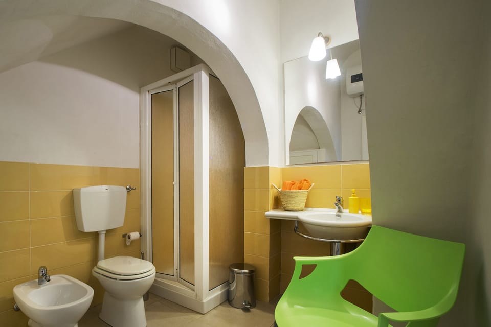 Triple Room | Bathroom | Shower, free toiletries