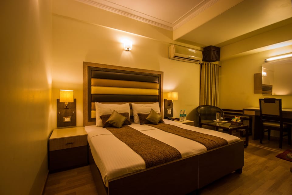 Basic Room, 1 Double Bed, No Windows | Down comforters, in-room safe, desk, blackout drapes
