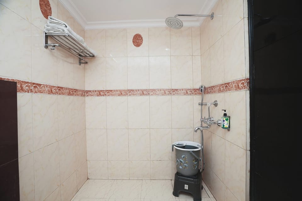 Executive Room | Bathroom | Shower, towels