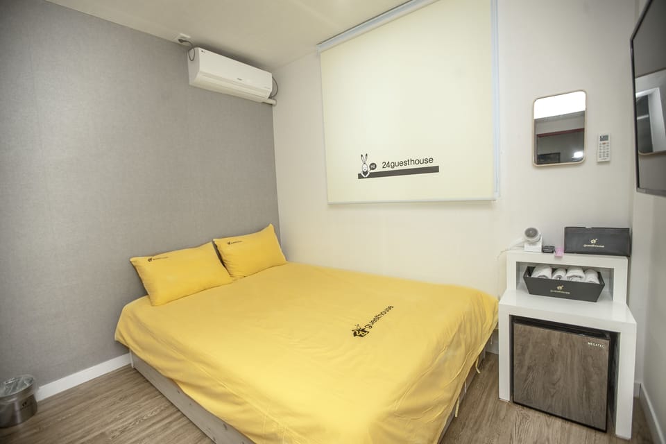 Double Room | Desk, blackout drapes, soundproofing, free WiFi