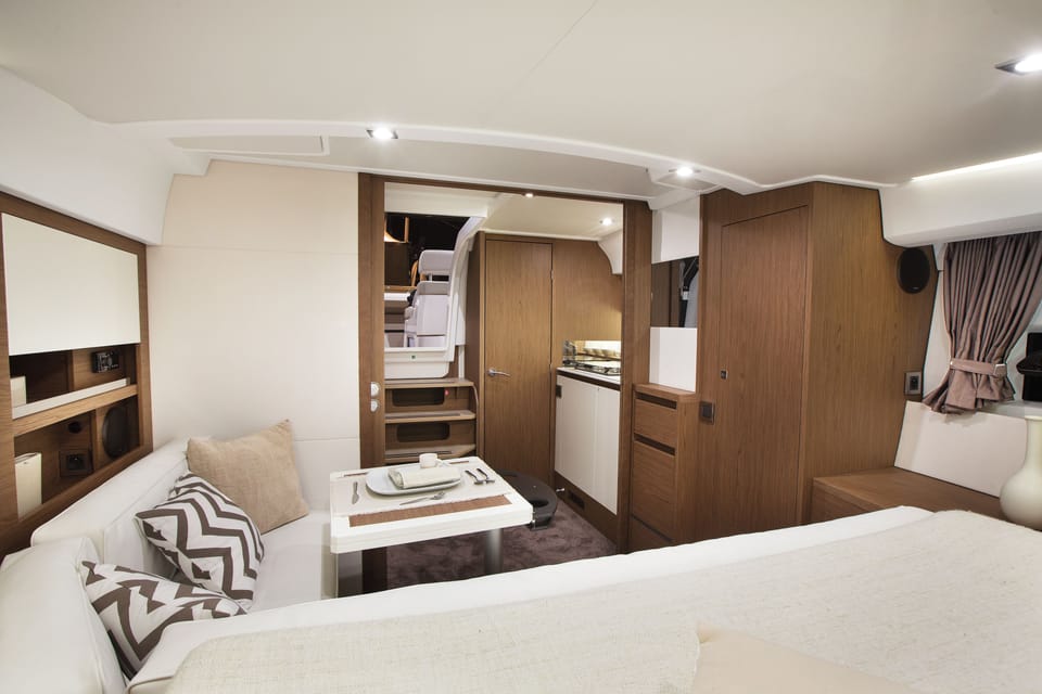 Yacht (2 Cabins)  | Minibar, desk