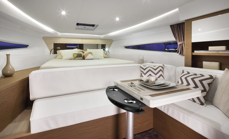 Yacht (2 Cabins)  | Minibar, desk