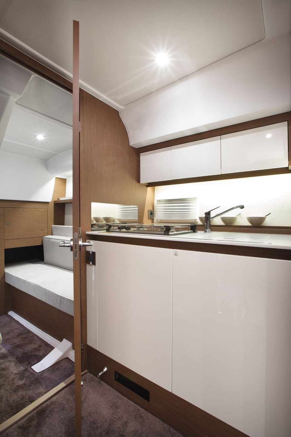Yacht (2 Cabins)  | Minibar, desk