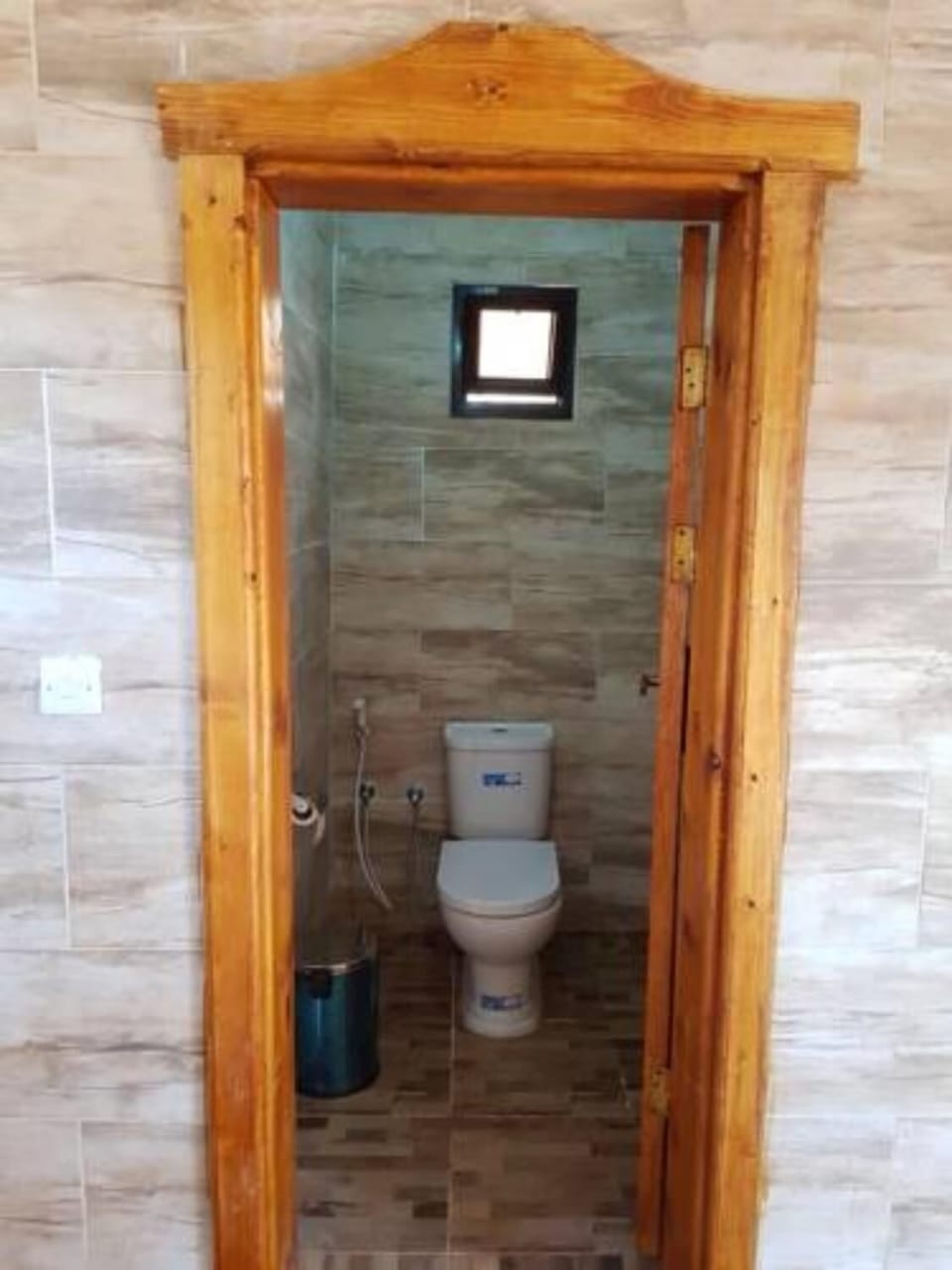 Shower, free toiletries