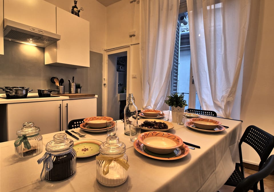 City Apartment | In-room dining