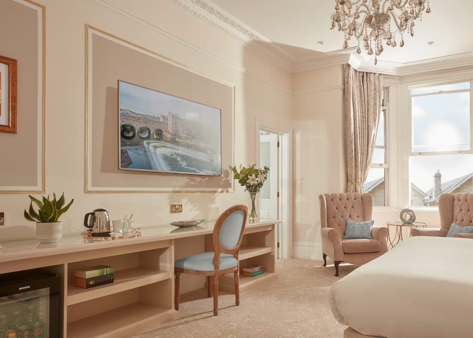 Superior Double Room, Ensuite (Superior King ) | Minibar (free items), desk, blackout drapes