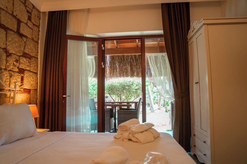 Minibar, laptop workspace, blackout drapes, soundproofing