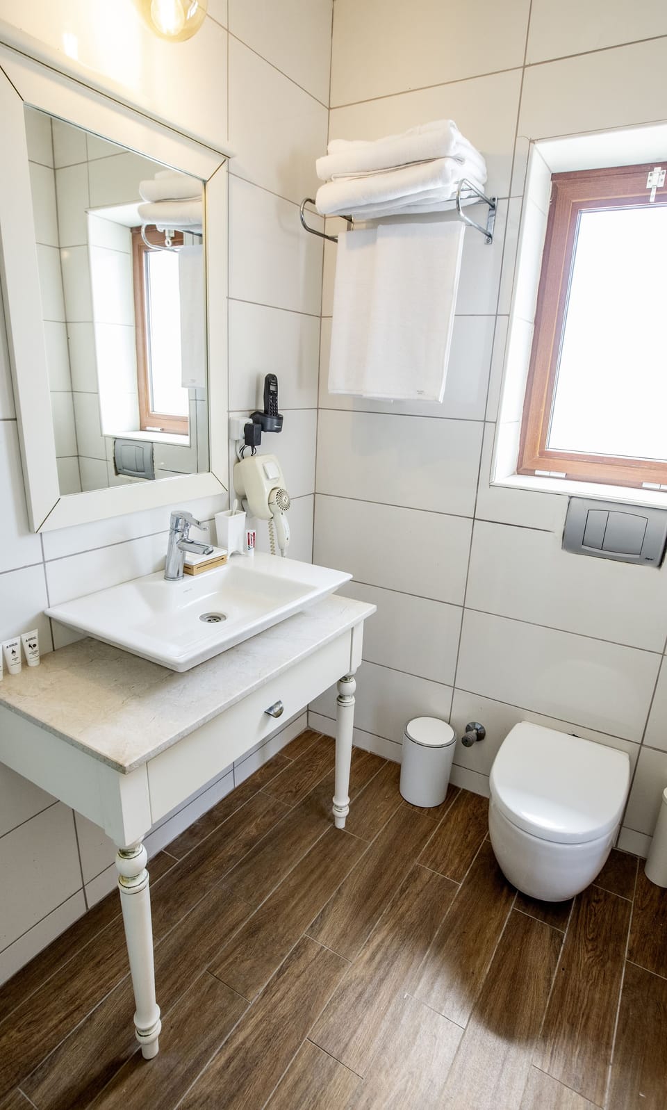 Deluxe Double Room, Pool View | Bathroom | Shower, free toiletries, hair dryer, bathrobes