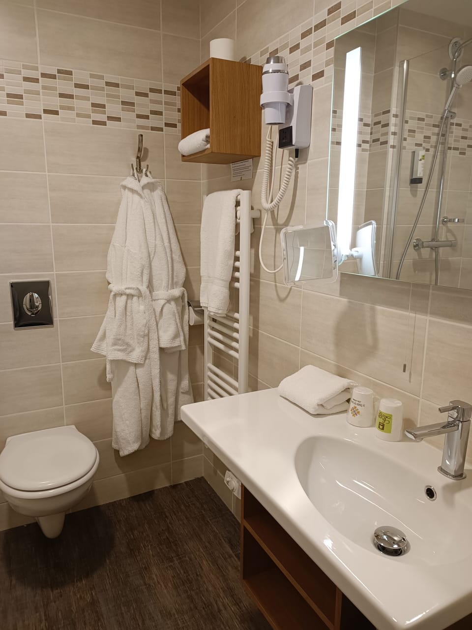 Premium Double Room | Bathroom | Towels