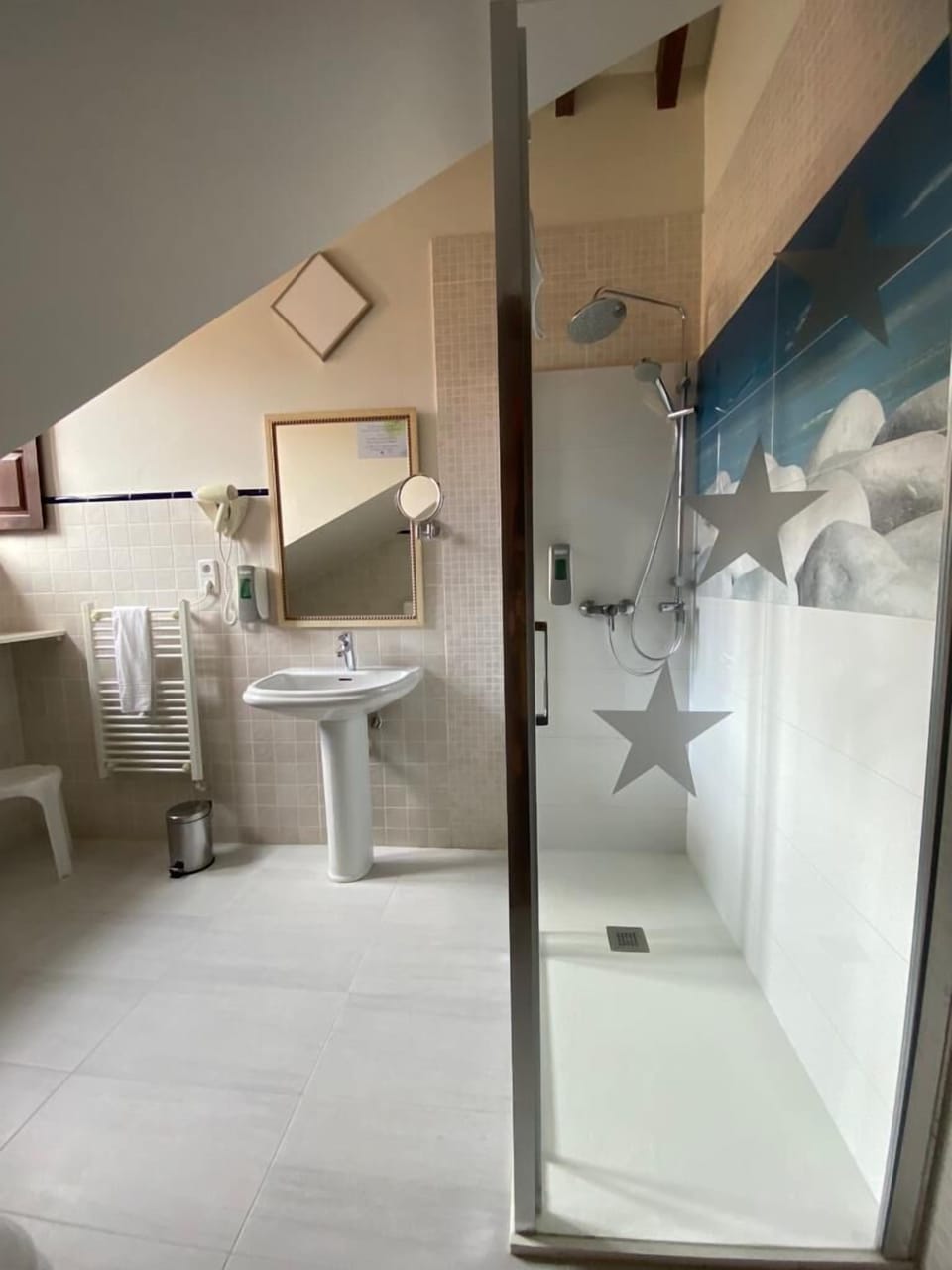 Comfort Double or Twin Room | Bathroom | Free toiletries, hair dryer, towels, soap