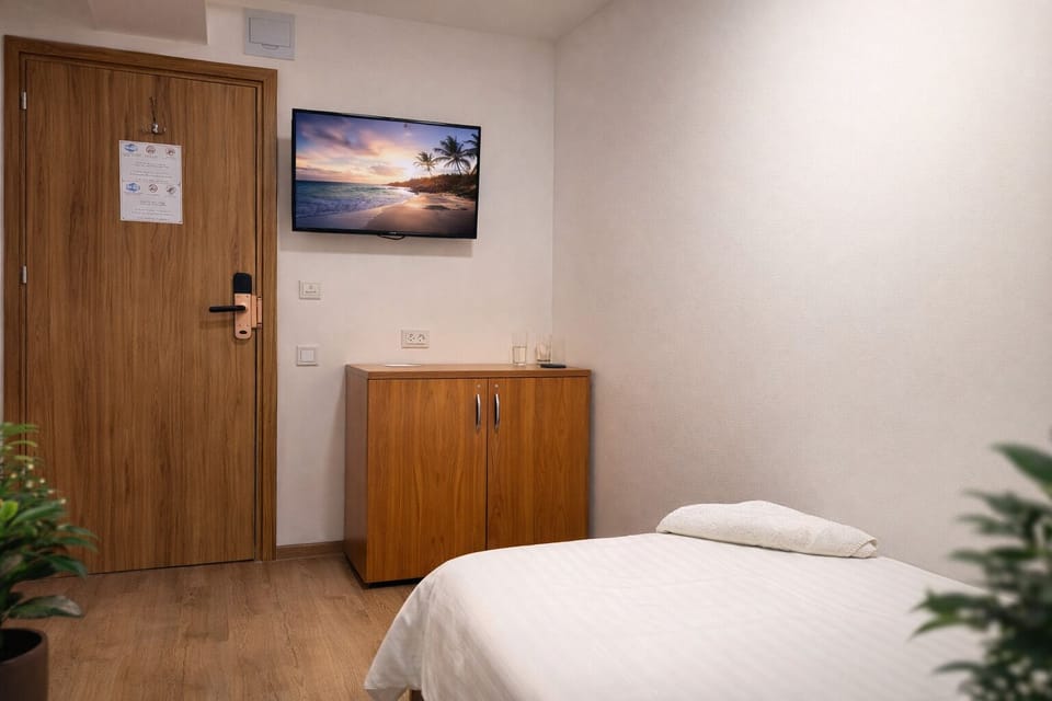 Single Room, Shared Bathroom | Soundproofing, free WiFi, bed sheets, wheelchair access