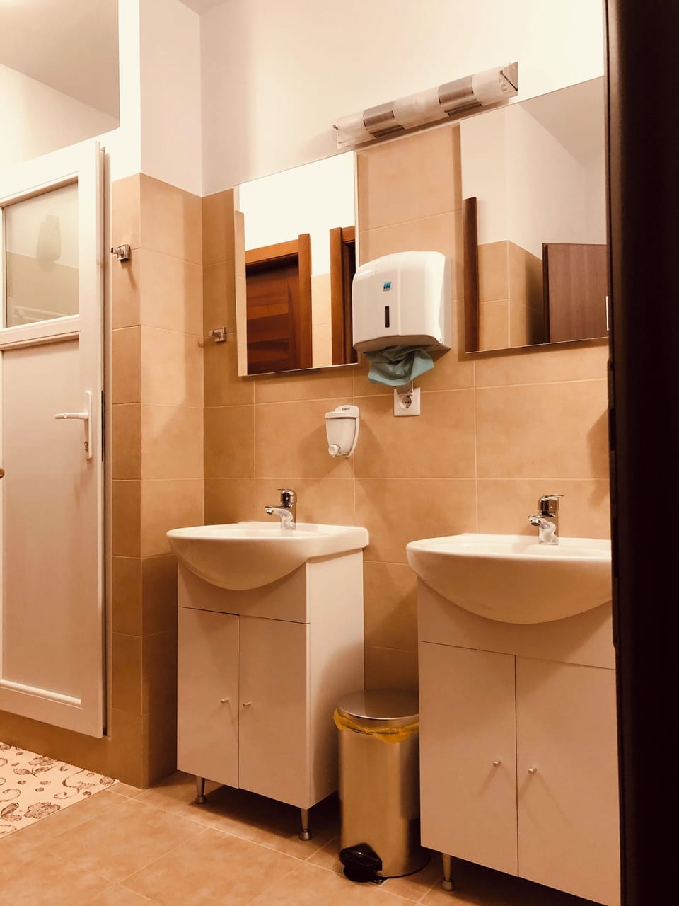 Shower, free toiletries, hair dryer, slippers