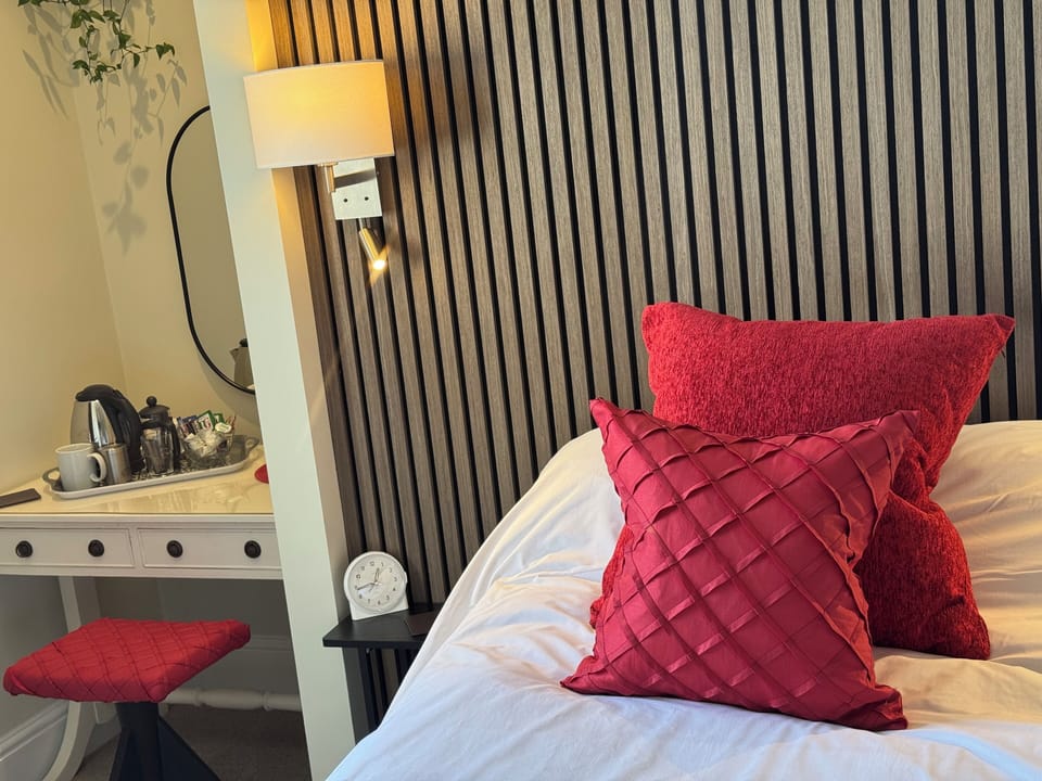 Classic Room | Individually decorated, individually furnished, desk, laptop workspace