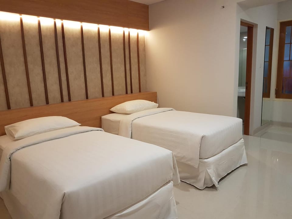 Premium bedding, desk, soundproofing, free WiFi