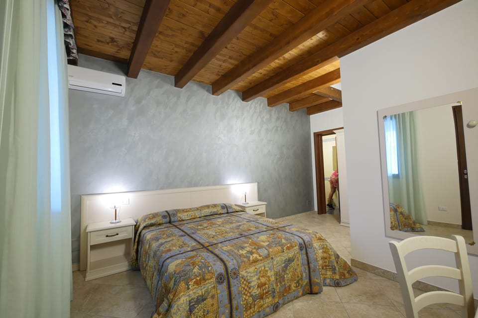 Double Room | Desk, WiFi (free), bed sheets