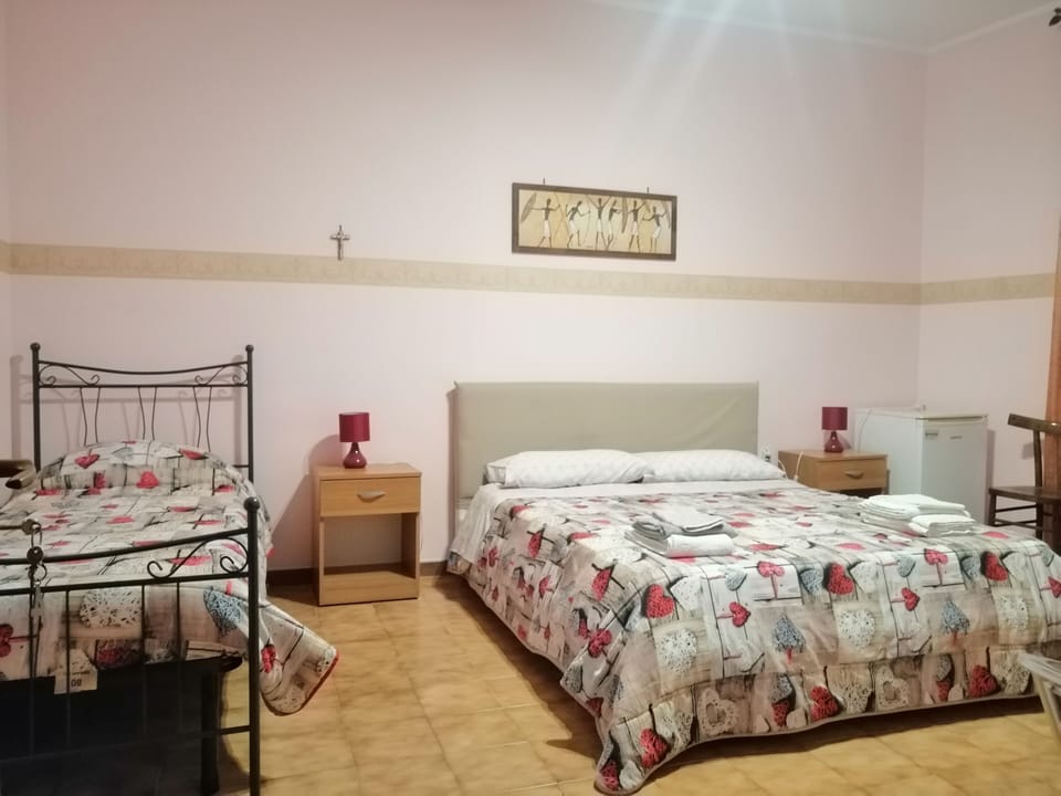 Triple Room, Shared Bathroom | Free WiFi, bed sheets