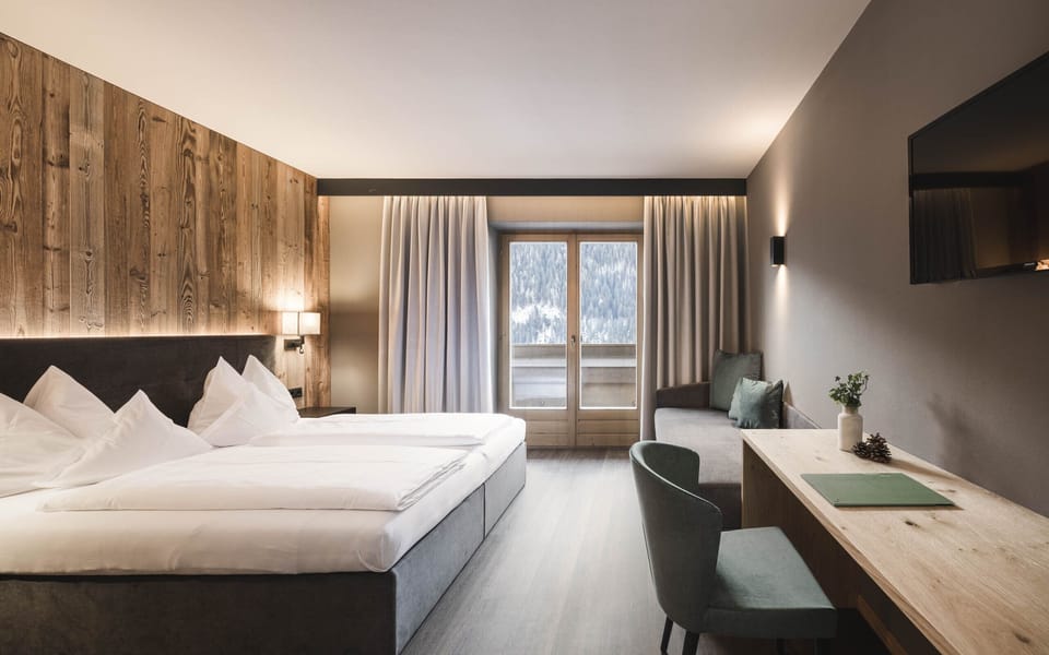 Basic Double Room (Seegruben) | In-room safe, desk, soundproofing, WiFi (free)