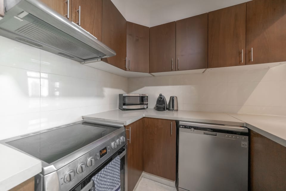 Classic Apartment | Private kitchen | Full-size fridge, microwave, oven, stovetop