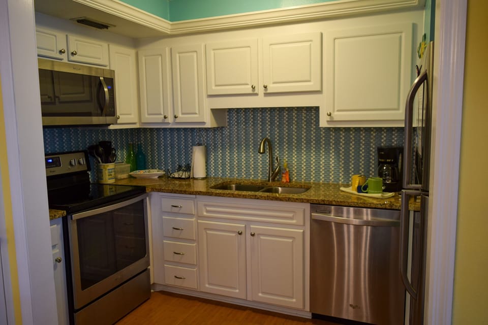Self-cleaning oven, disposal, ice maker. Everything you need to cook your meal.