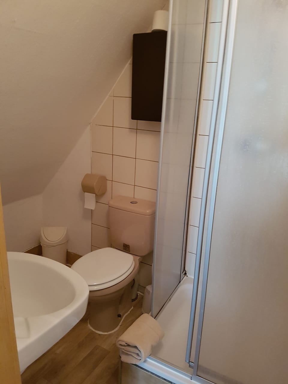 Shower, towels