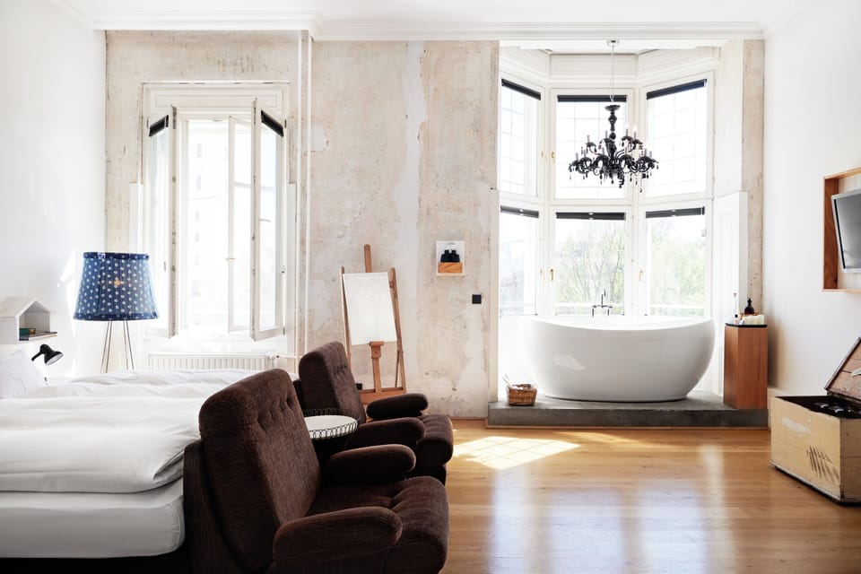 Junior Suite | Hypo-allergenic bedding, minibar, in-room safe, individually decorated