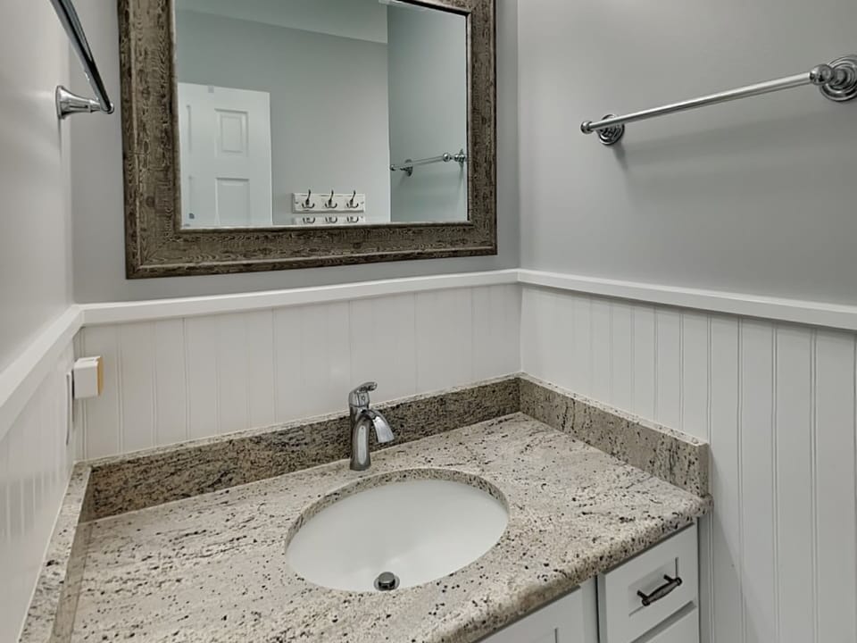 Bathroom 1, Single Vanity