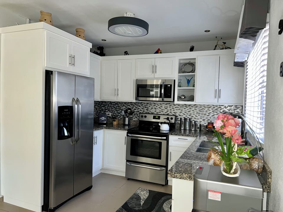 Full equipped kitchen 