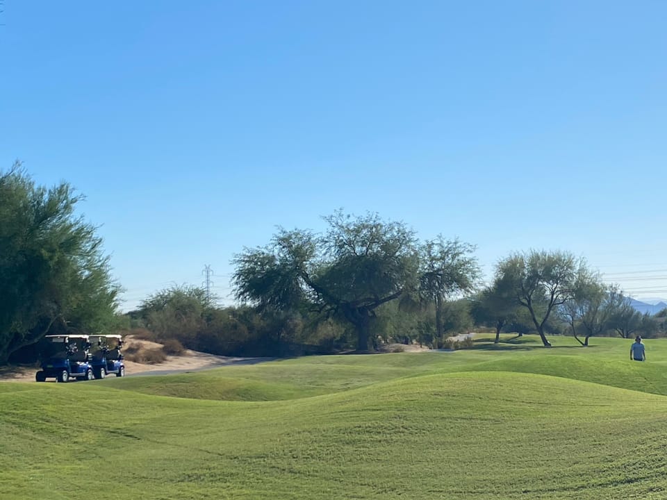 Grayhawk and Other Golf Courses moments away! 