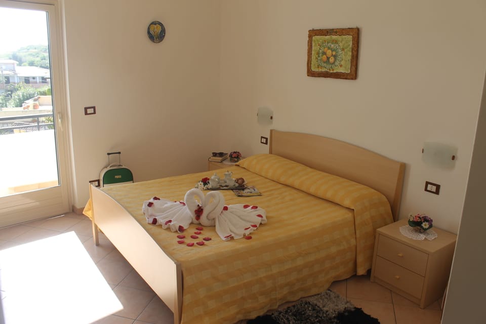 In-room safe, desk, free WiFi, bed sheets