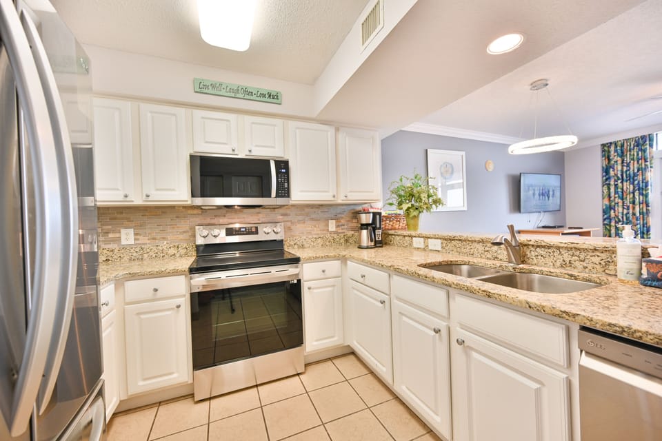 Beautifully Updated Kitchen with Modern Finishes