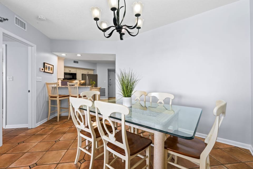 Pelican Pointe 803 Dining Table Seats 6