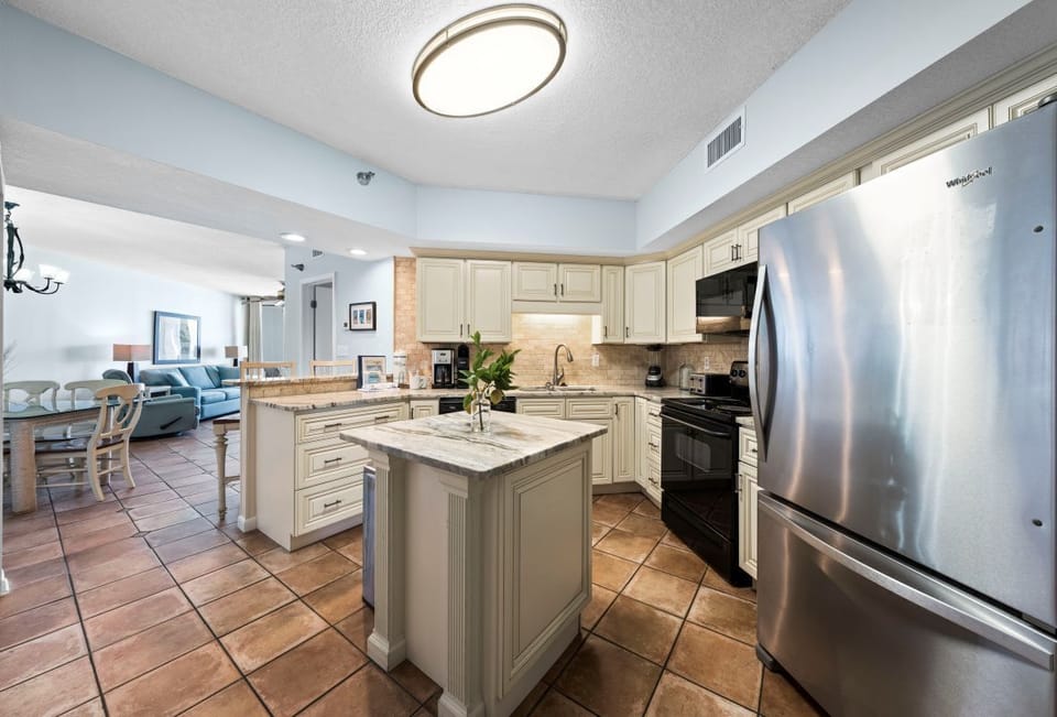 Pelican Pointe 803 Kitchen