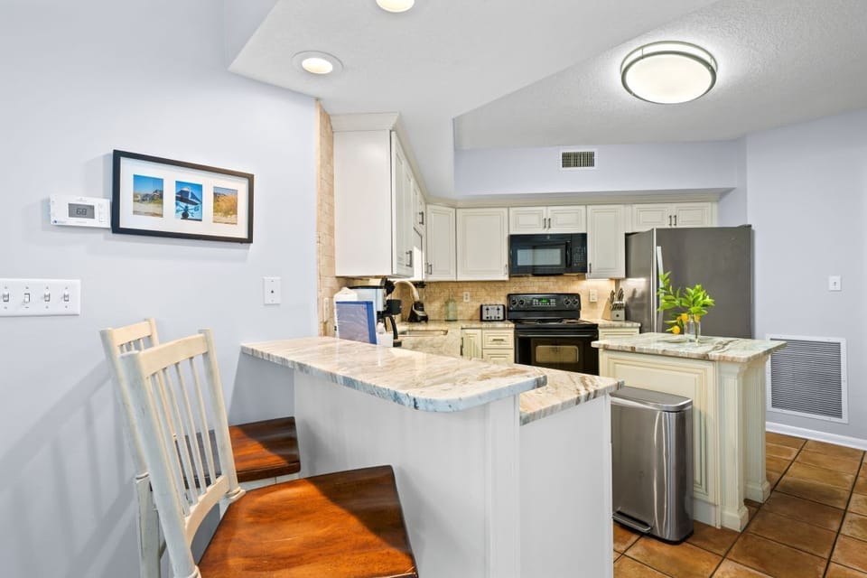Pelican Pointe 803 Kitchen Counter Seats 2