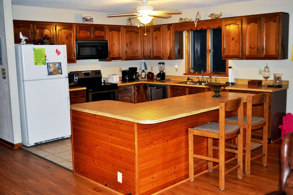 Spacious kitchen with breakfast bar!
